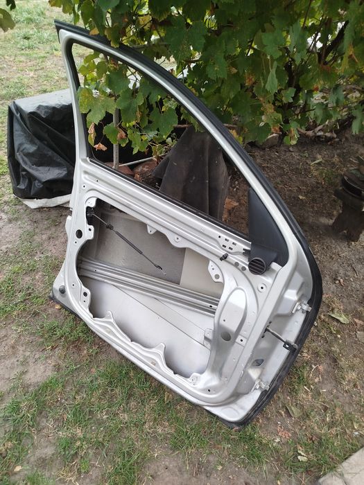 Продам передню ліву двер до автомобіля шкода А5