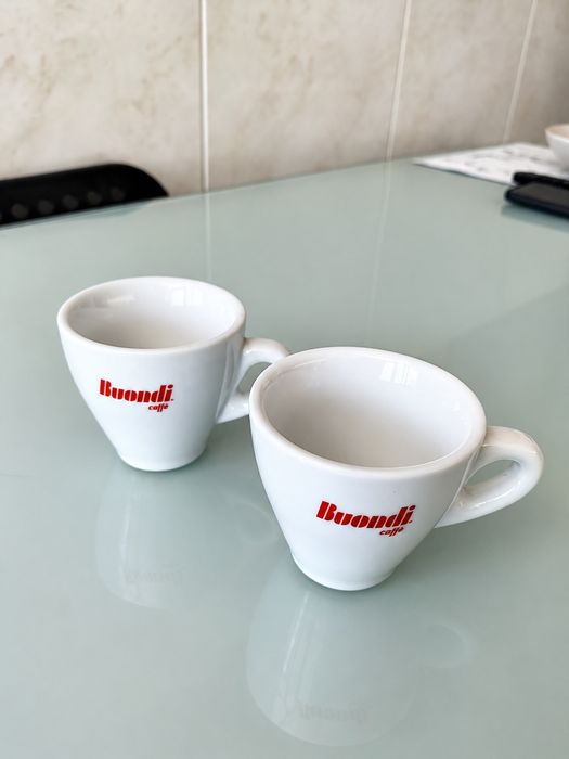 Chávenas Buondi .