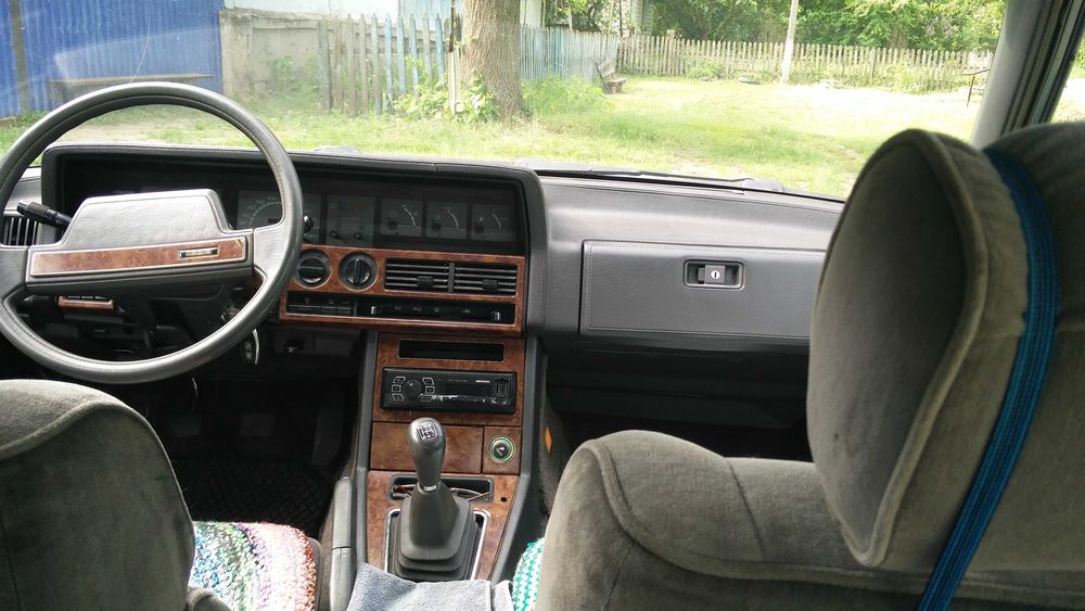 Автомобиль Мазда 929