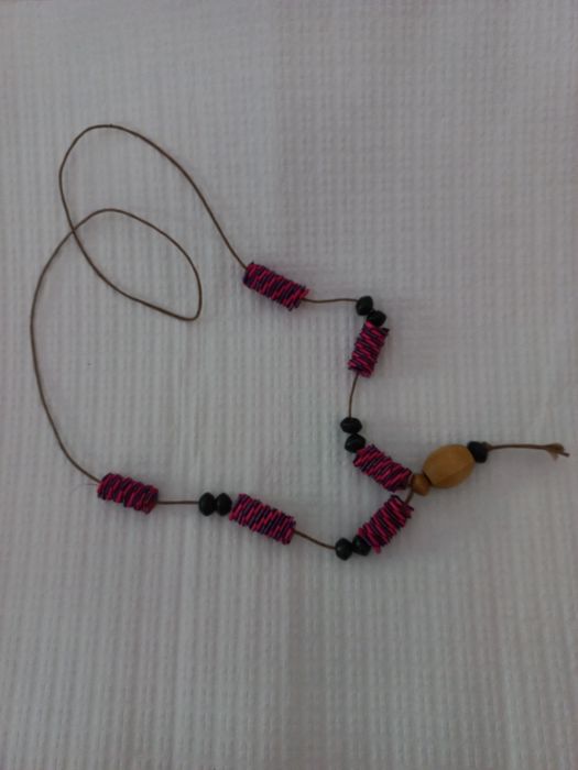 Conjunto de 2 colares novos típicos de Timor-Leste