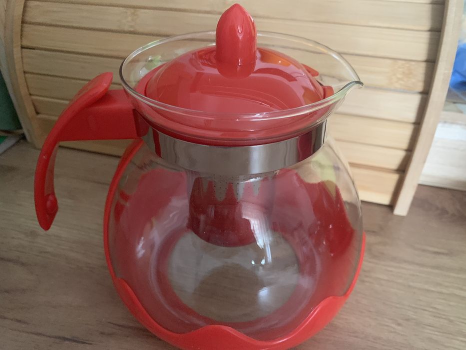 Dzbanek z zaparzaczem do herbaty