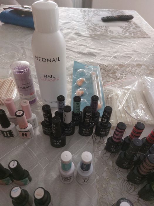 Zestaw do malowania paznokci większość jest nowa