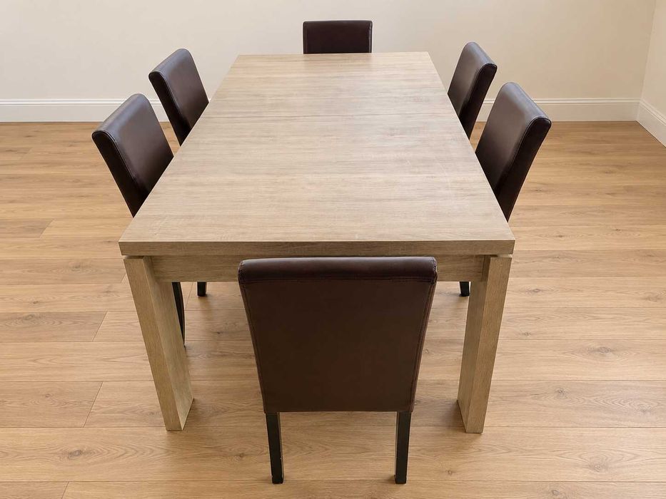 Mesa de jantar retangular + 6 cadeiras estofadas castanhas