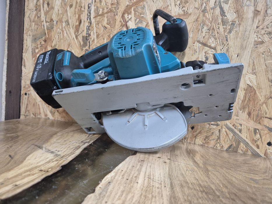 Makita DHS680 Piła tarczowa pilarka