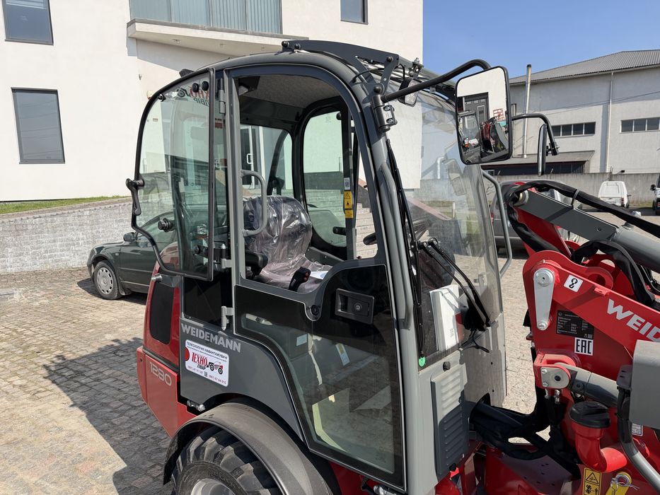 Компактний фронтальний навантажувач Weidemann Hoftrac 1280