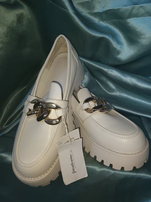 Sprzedam Mokasyny marki Stradivarius  roz.  41