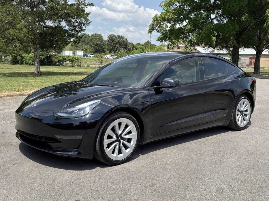 Tesla Model 3 Long Range      2022
