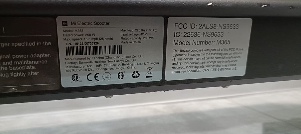 Hulajnogę elektryczna Xiaomi.