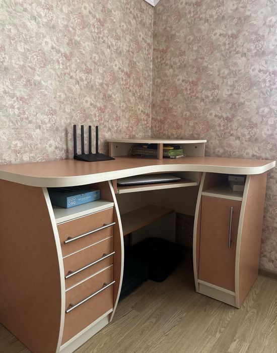 компʼютерний столик, письмовий столик