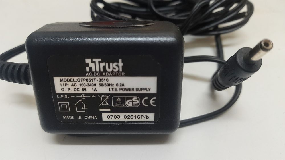 Adaptador Trust  100-240V 50/60 Hz 0,2A 5 V - Bom estado