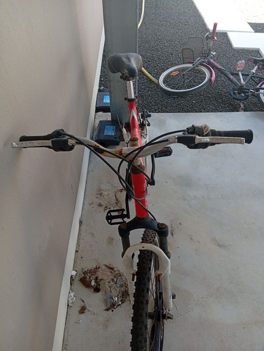 Bike antiga quem queira dar uma niva vida a ela