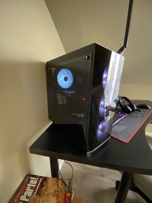 Torre gamer à venda em otimo estado