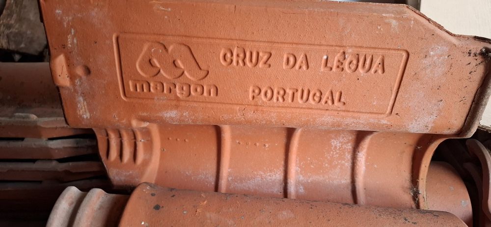 Telhas Margon (Cruz da Légua), usadas em ótimo estado