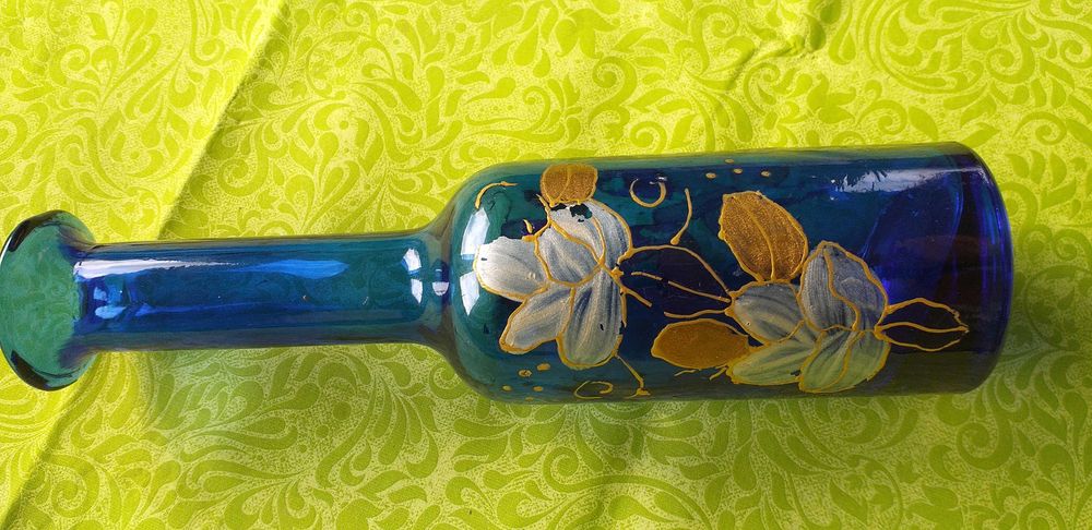 Butelka ozdobna. Szkło kobaltowe.