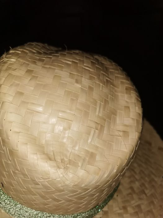 Chapéu novo com etiqueta