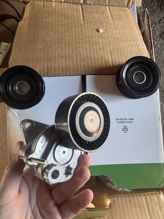 Коплект ременя та роликів генератора 529 0115 10 INA Новий Mercedes