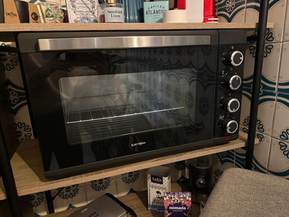 Microondas com grill e forno com espeto giratorio