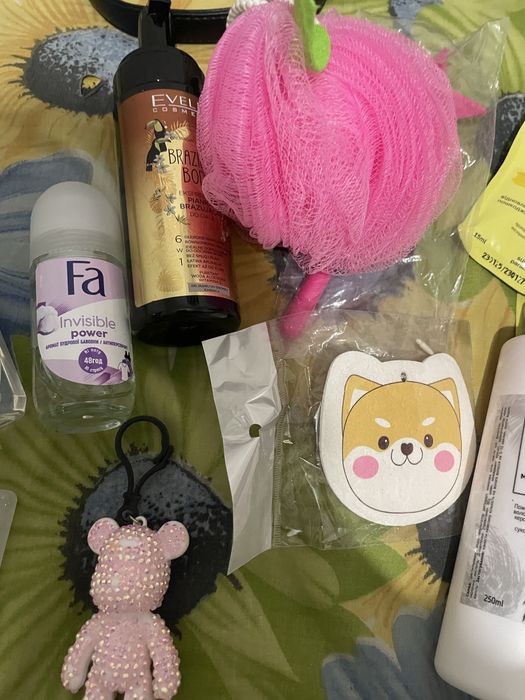 Косметика, парфуми, шампуні, прикраси