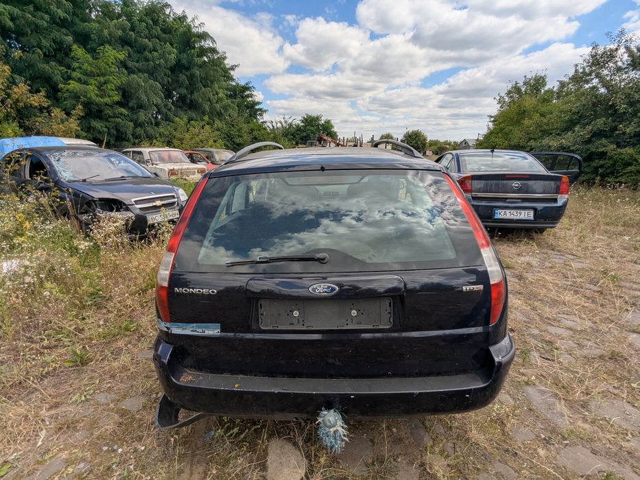 Два Mondeo Mk3 для відновлення або на запчастини