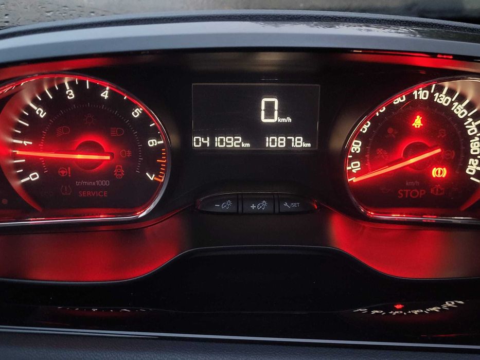 Peugeot 208 1.2 style 41.200 km Nacional Revisões na marca