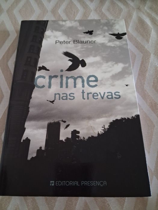 Livro " Crime nas trevas"
Excelente obra policial do autor Peter Blaun