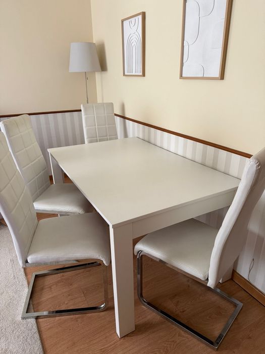Vendo mesa com 4 cadeiras