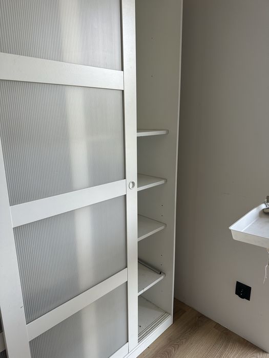 Szafa ikea biala przesuwne drzwi