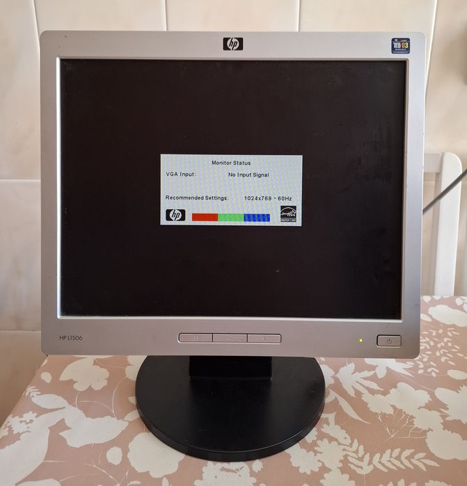 Monitor HP de 15" a funcionar sem problemas entrada VGA