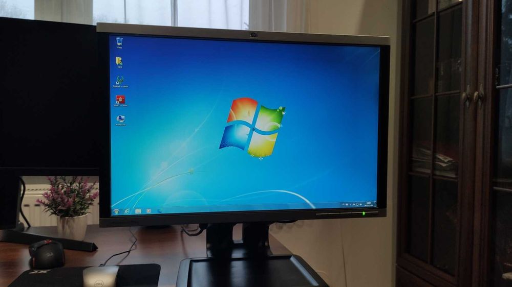 Monitor 22" HP LA2205wg 1680x1050, pivot, usb, dvi, vga, displayport