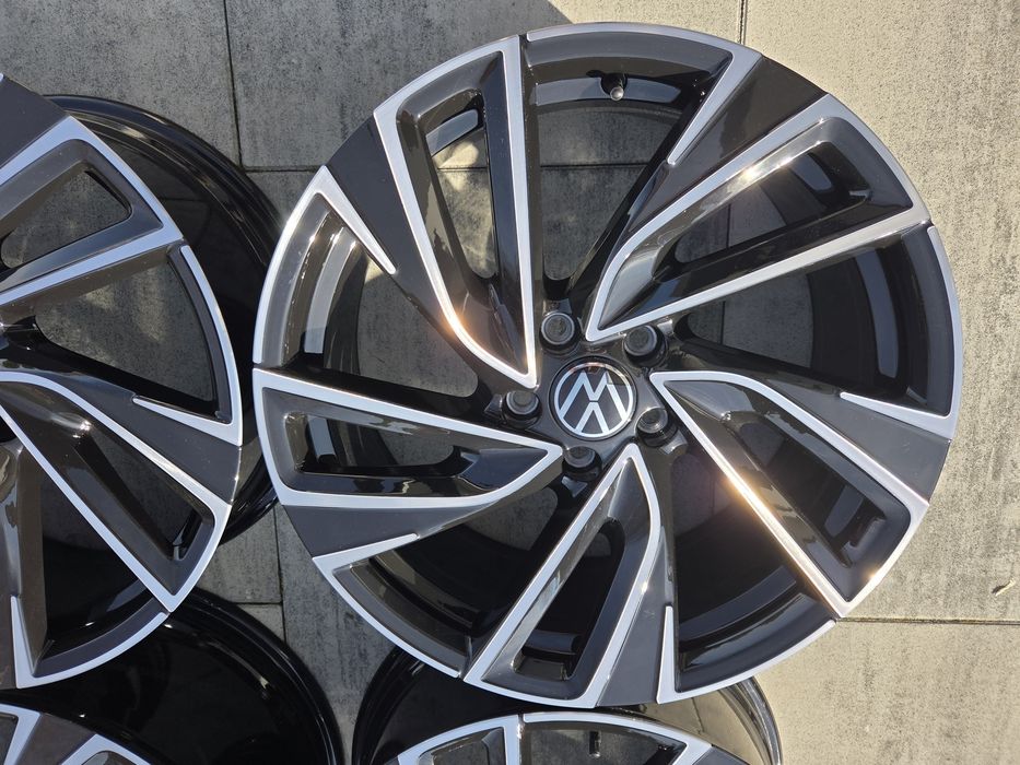 JAK NOWE Felgi Oryginalne VW GOLF 19” Adelaide ET50  5H0