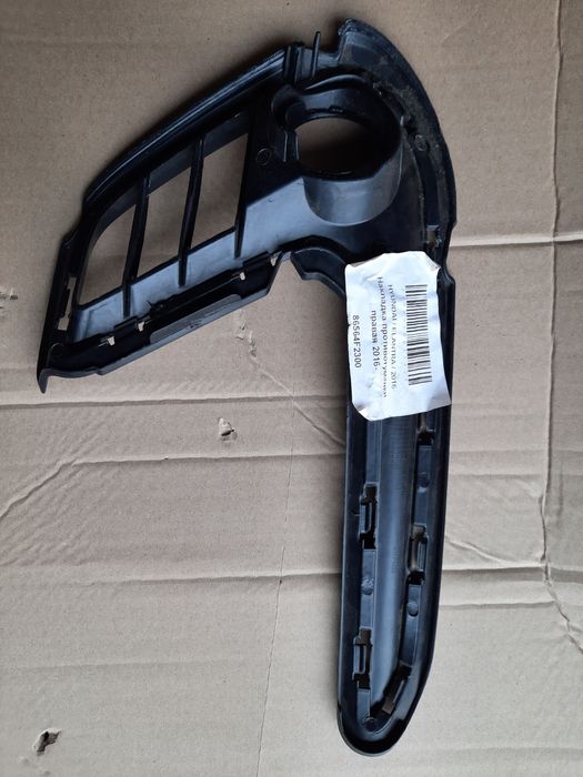 Накладки на противотуманки бампер Hyndai Elantra 2016