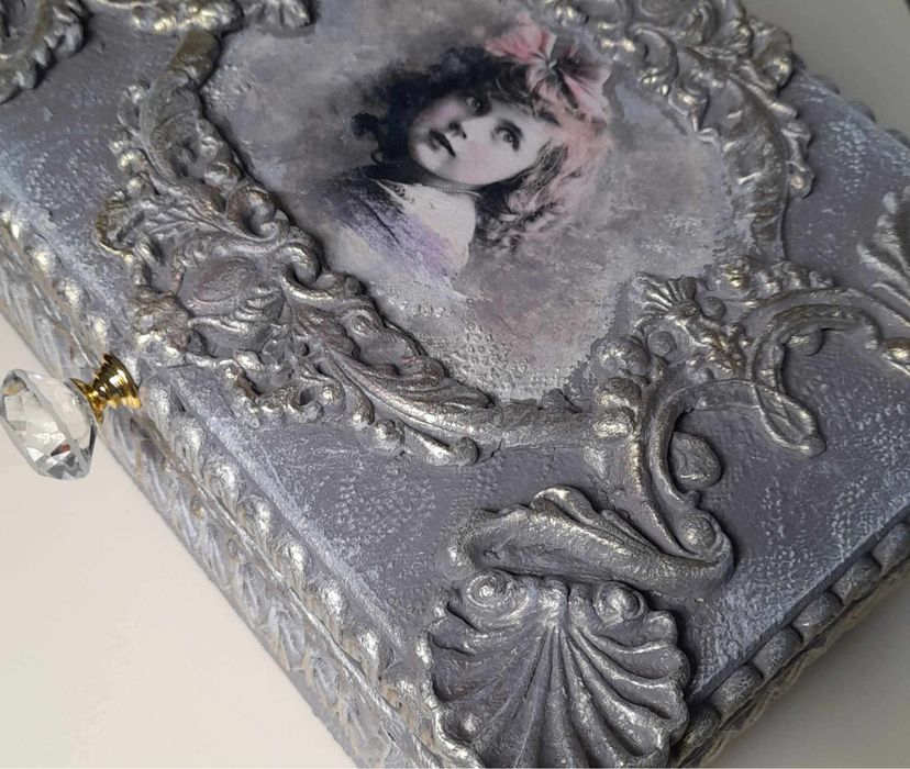 Duza szkatułka po renowacji