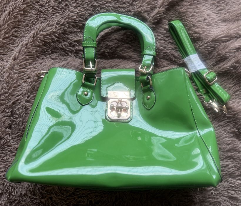 Яскрава лакова сумка