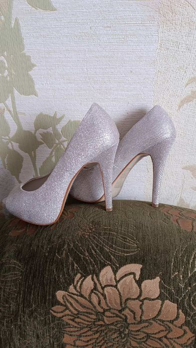 Туфлі жіночі весільні,святкові
