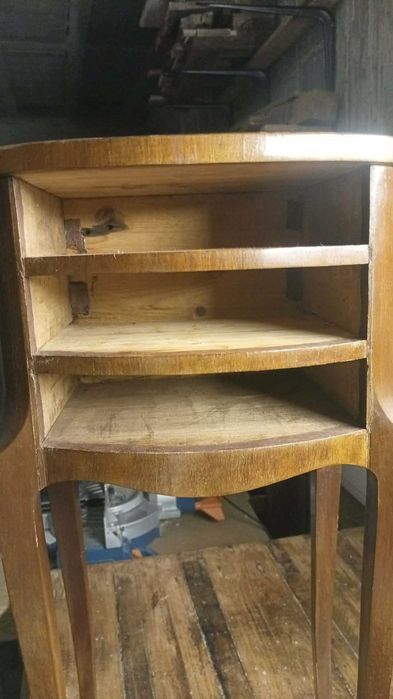 Antiguidades/Coleções Título: Mesa de Apoio Francesa Séc. XIX – Estilo Transição – Marchetaria Fina