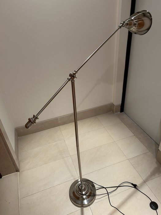Candeeiro de pé de leitura de sala