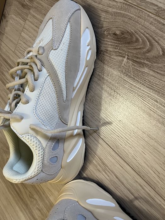 Adidas Yeezy Boost 700 v2
