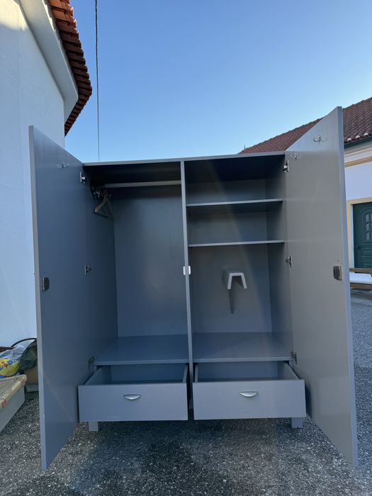 Armario com suporte para arreio