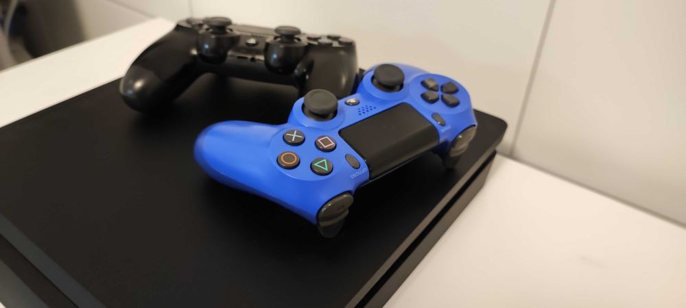 Play Station 4 Slim