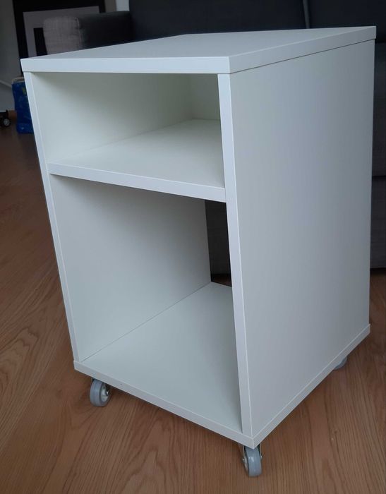 Mesinha/arrumação branca com rodinhas IKEA
