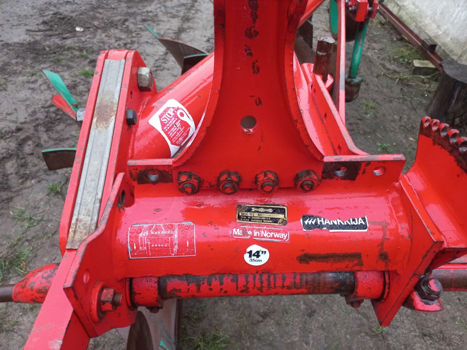 Плуг Квернеланд Kverneland