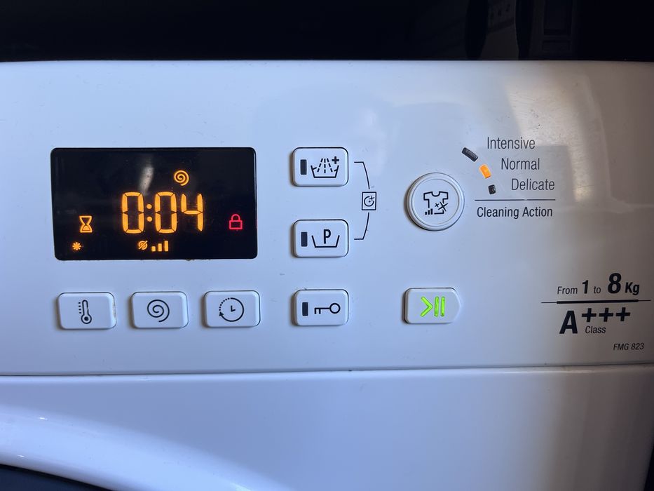 Maquina Lavar Hotpoint FMG823 8Kg