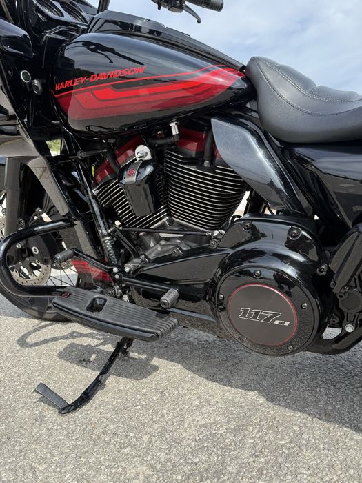 Road Glide CVO Black Hole