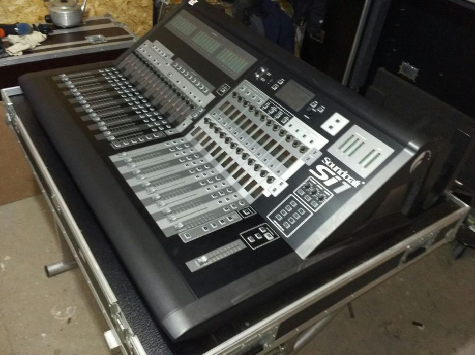 Цифровой микшерный пульт Soundcraft Si1