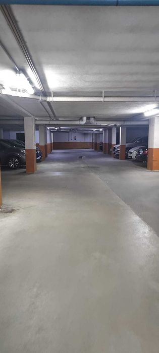 Lugar de estacionamento e arrecadação - Estação Valongo