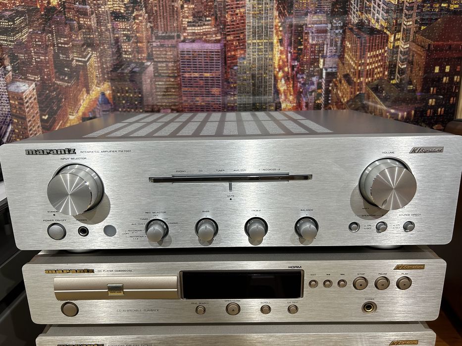 Amplificador Marantz PM 7001 Ki Signature com comando.