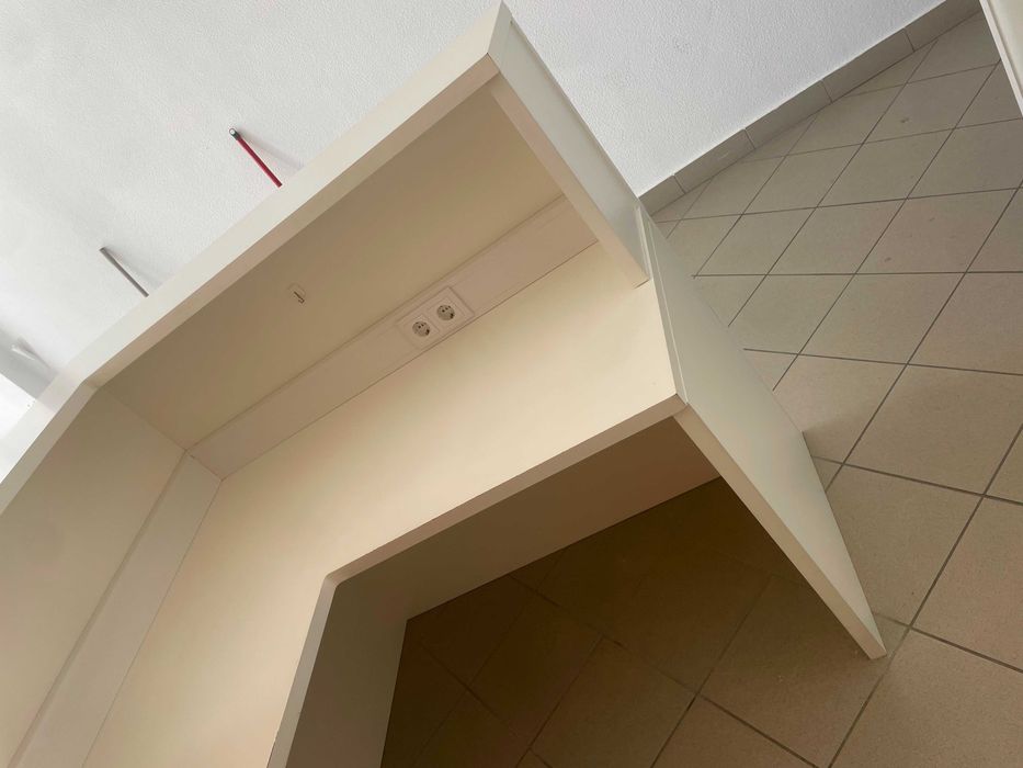 Balcão de Receção Branco Moderno – 186/135cm. Ideal para Clínicas, Escritórios ou Lojas
