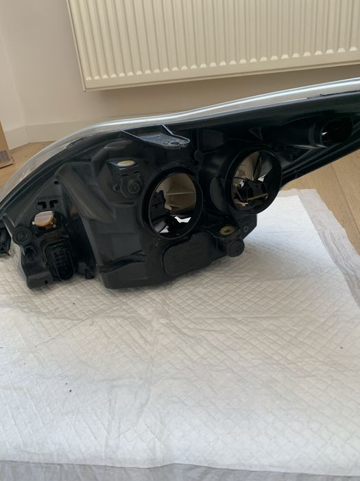 Sprzedam lampy przednie Ford Focus MK2 lift 2010 – oryginał