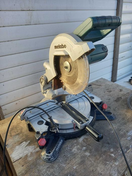 Maquina para cortar madeira meia esquadria METABO