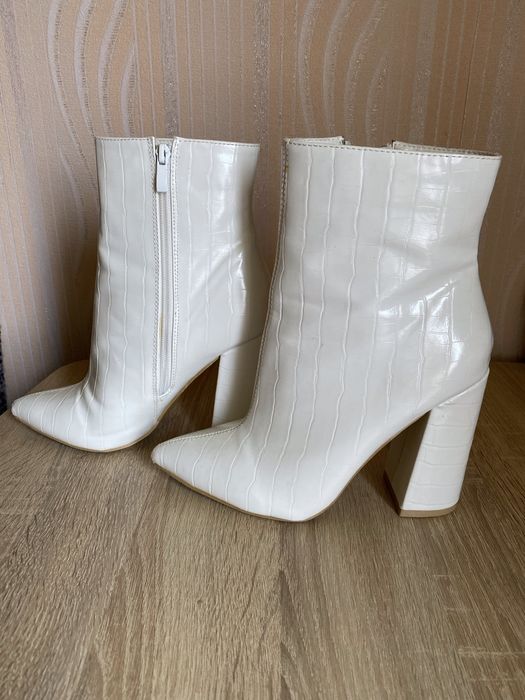 Белые ботинки, размер 38-39